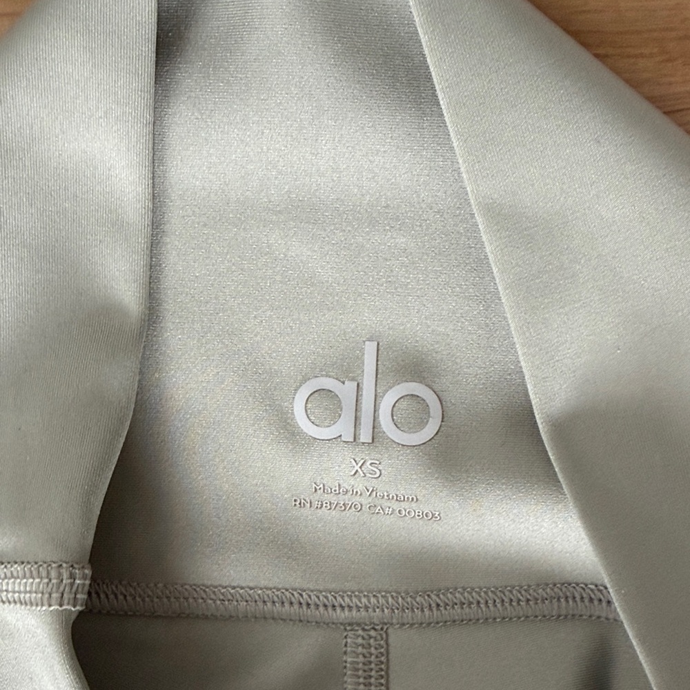 Alo limestone Green airlift Set - Sports Bra & Leggings XS - Picture 9 of 9